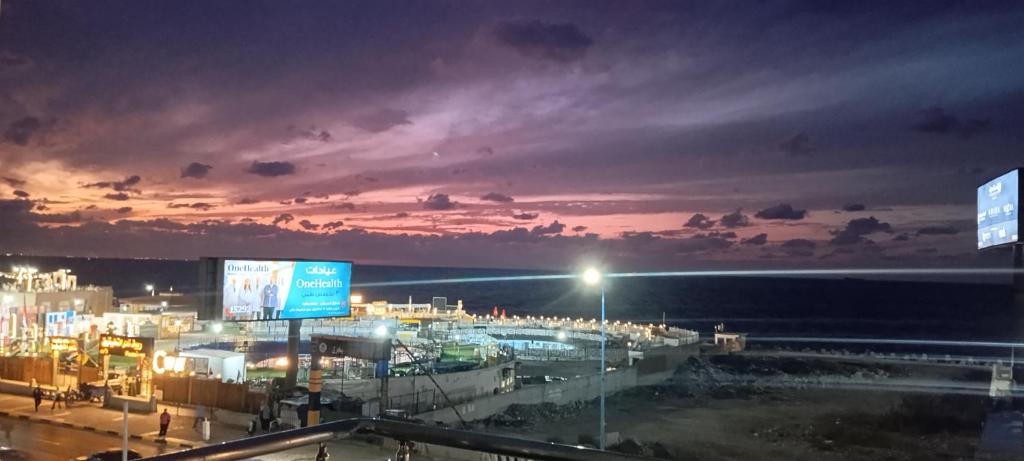 Sea view غرفه داخل شقه بحمام خاص امام الغرفه, Alexandrie
