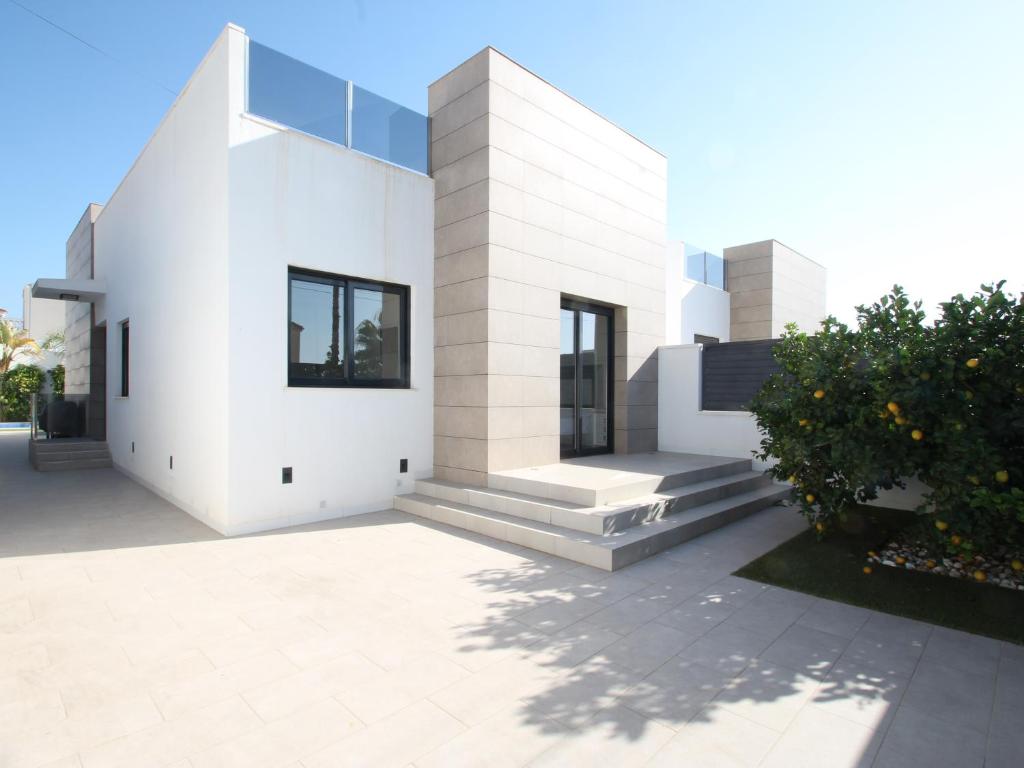 Designer Villa with pool - 3