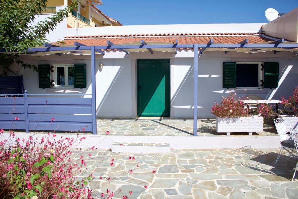 Kekatos Studios — Hotel building in Lassi, Ionian Islands