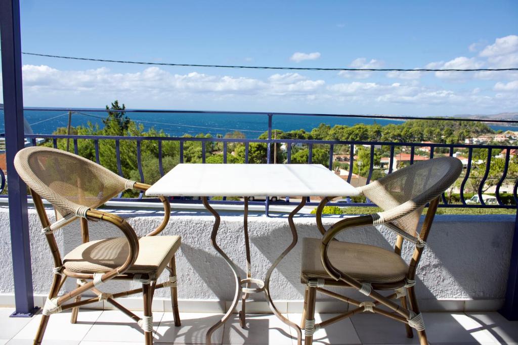 Kekatos Studios — Hotel rooms in Lassi, Ionian Islands