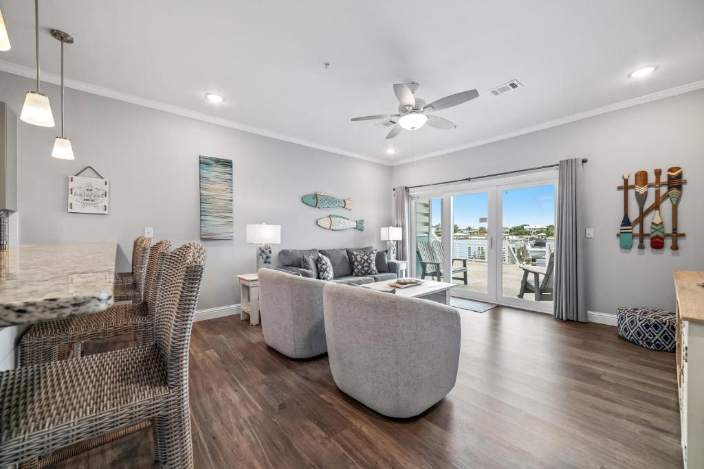 Pescador Landing Unit A4, Pensacola