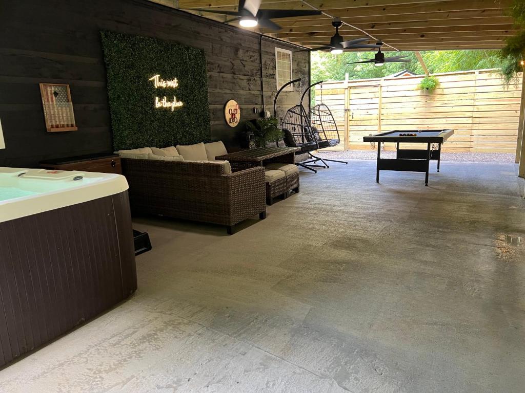 Flat Fenced Yard, Hot Tub, Wifi, Pool Table, Sevierville