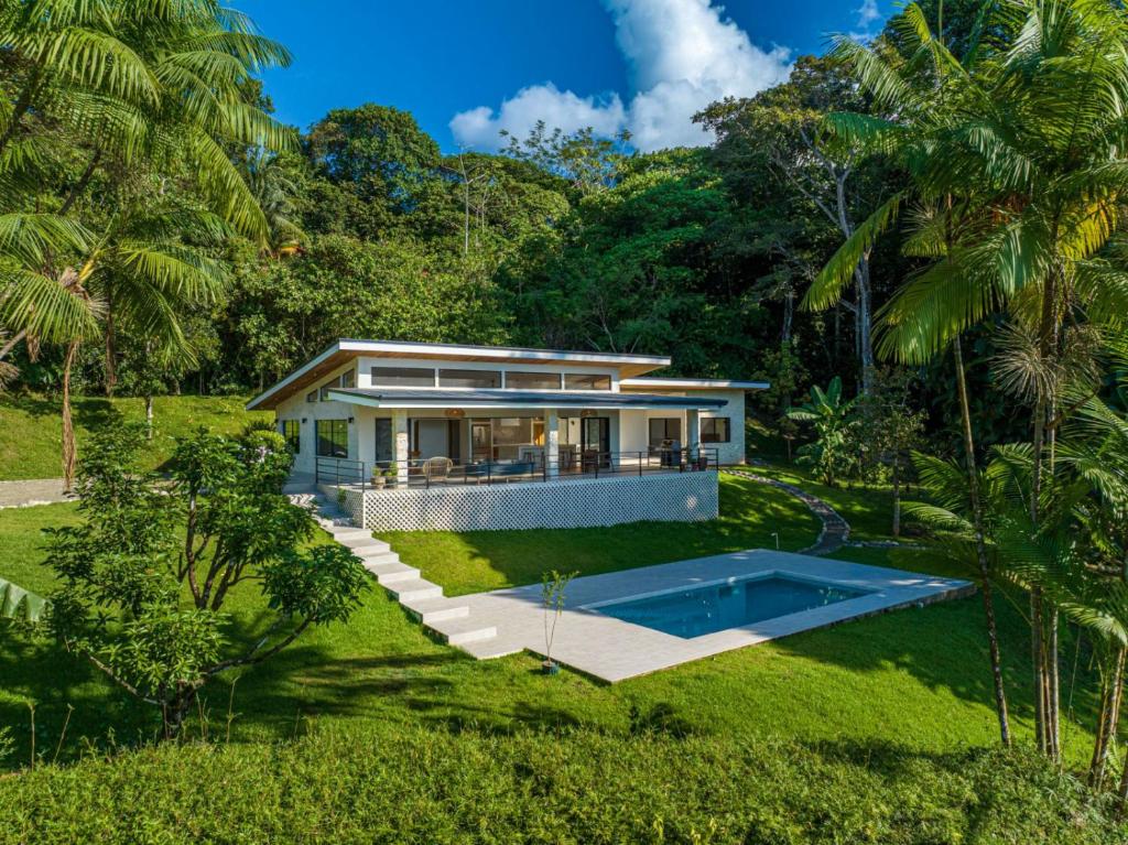 House 15 Min From The Beach With River Access, Ojochal