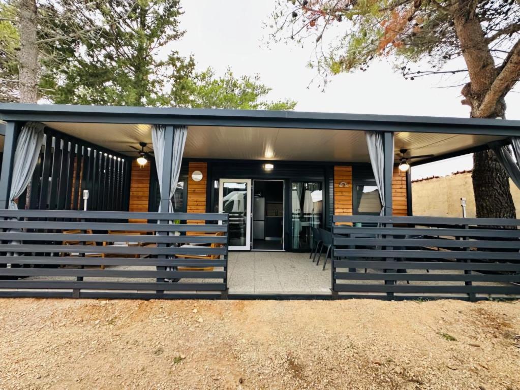 Žaba-Kamp Dalmacija, Privlaka