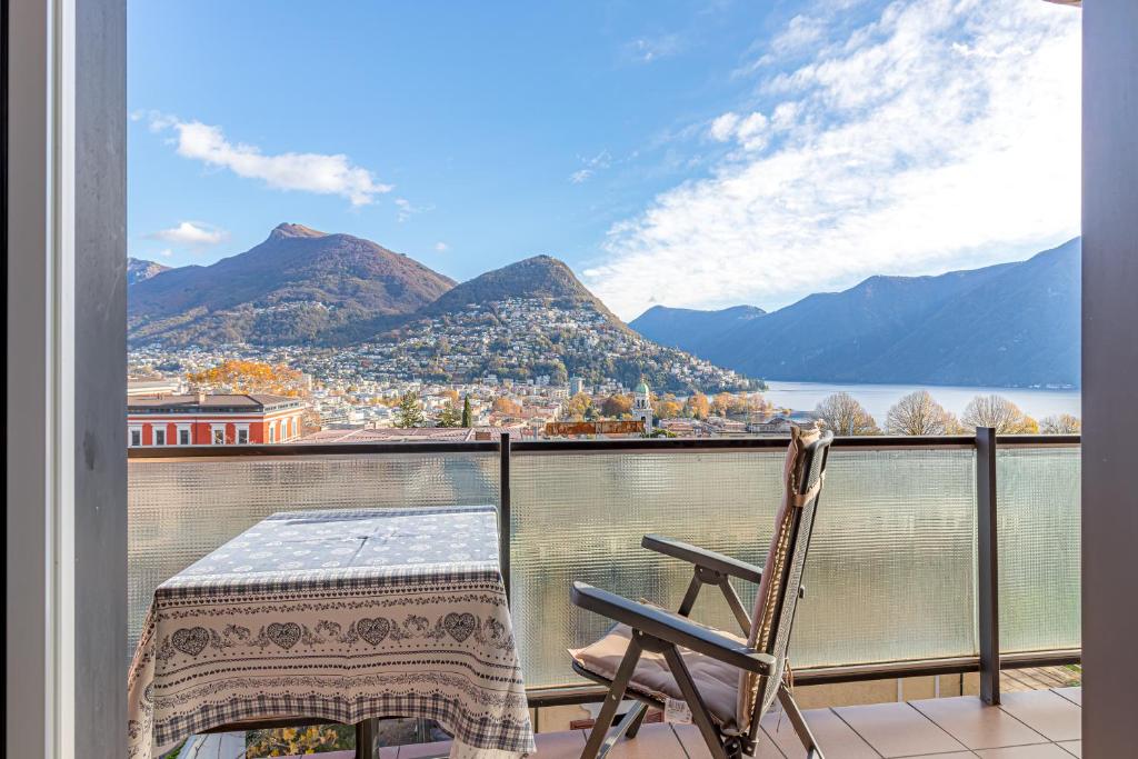 Imperial of Lugano 4 with a lake view behind the station and 10 min from the lake - 2