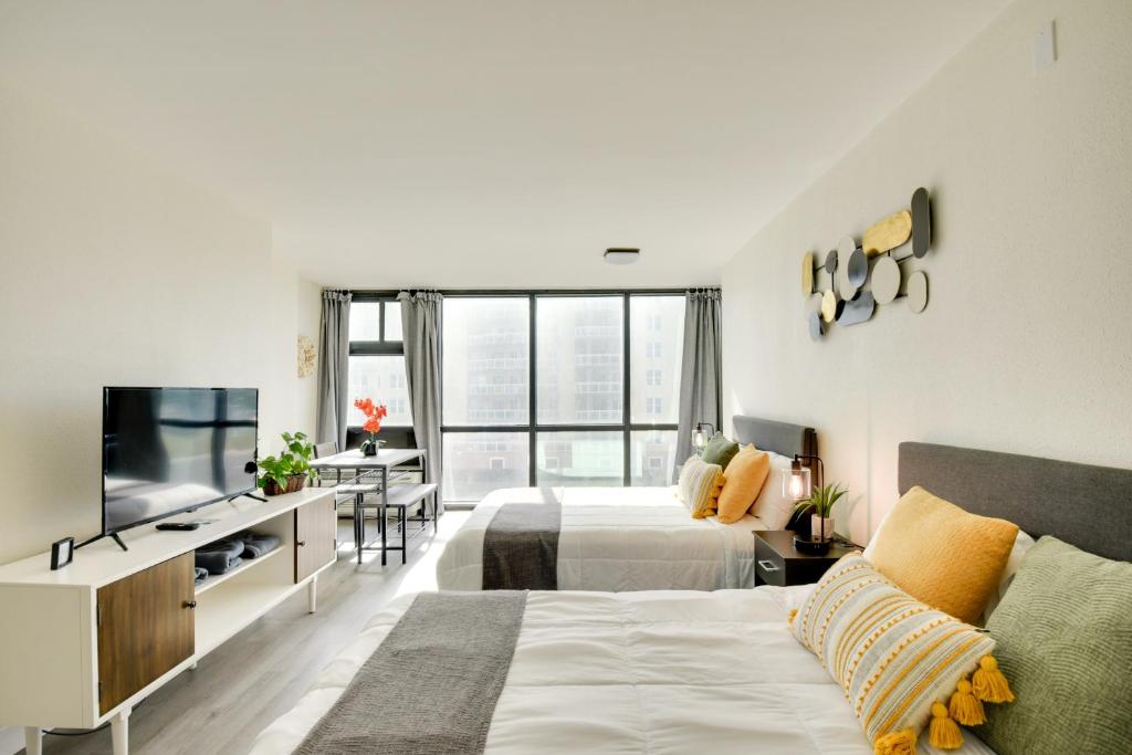 Beachfront Gem with Community Pool in Daytona!, Daytona Beach