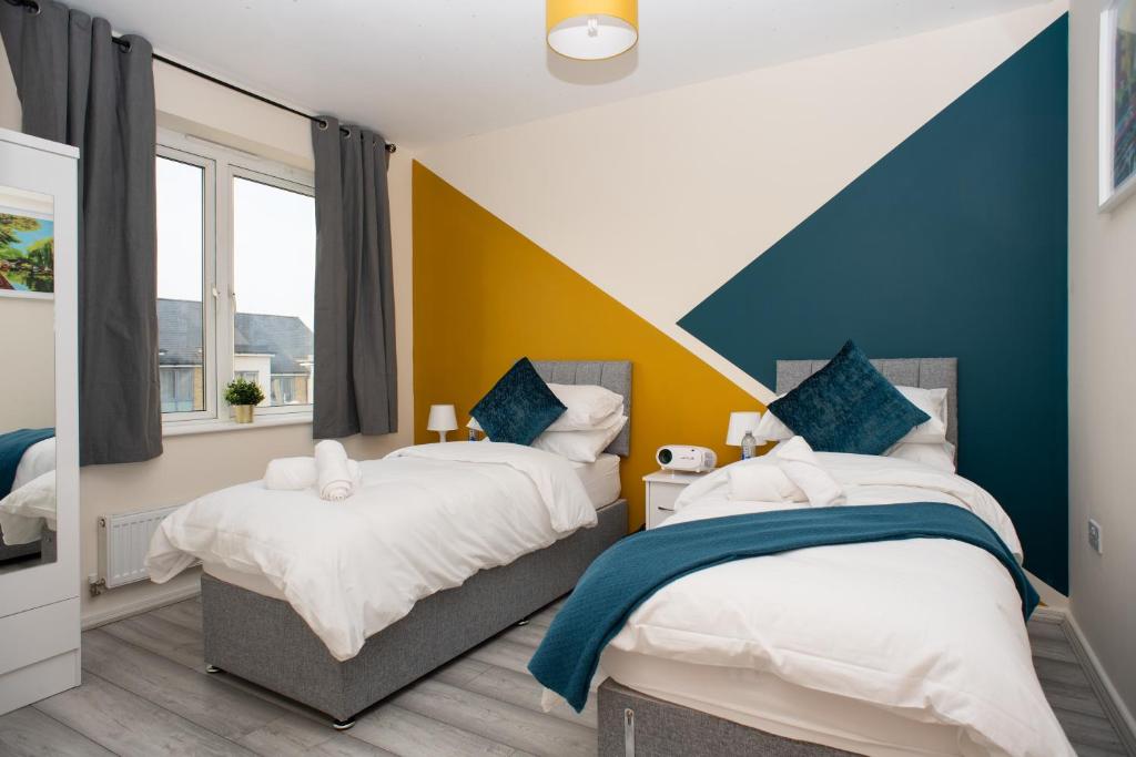 Cosy, Modern home in Kent, Sleeps 8, Free Parking, 17min train to central London, Northfleet