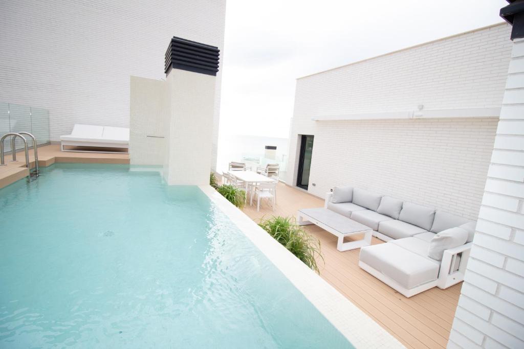 Luxury penthouse with private pool - 3