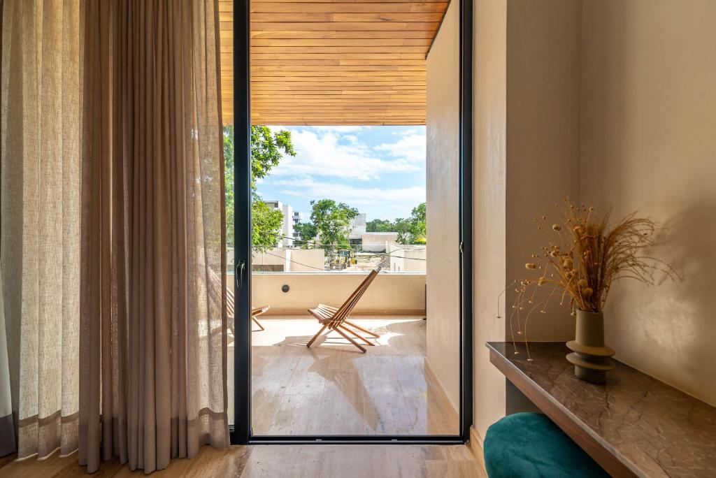 Lux 2BR with Rooftop Pool, Spa, Gym, Kids Playroom - 2