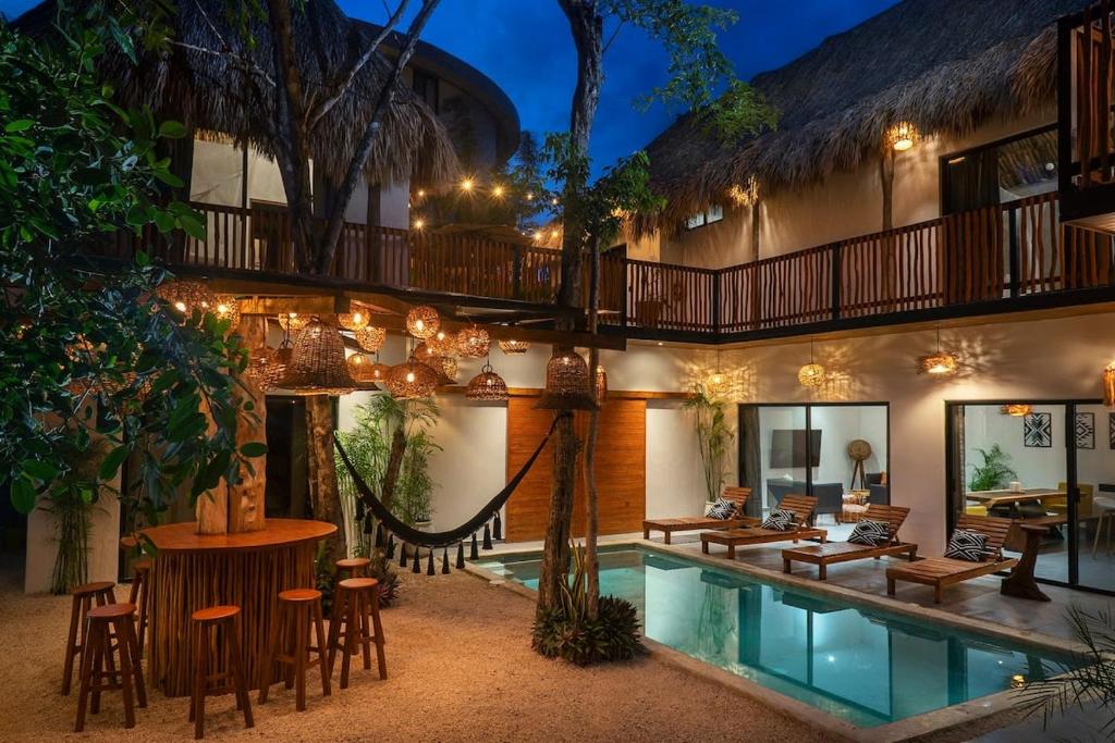 7BR Dream Villa Pool Jacuzzi and Stylish Patio - 1