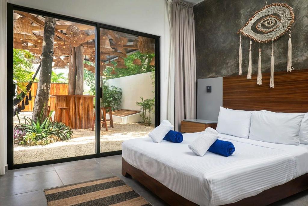 7BR Dream Villa Pool Jacuzzi and Stylish Patio - 5