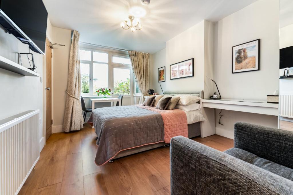 Modern Comfort En-Suite Room 2, Oxford