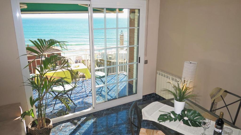 Bianca Seaview & Beach Apartment photo