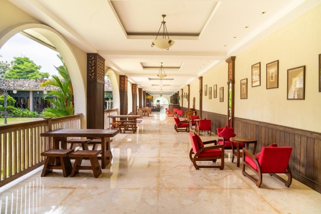 Facilities, The Westlake Hotel & Resort Yogyakarta in Yogyakarta