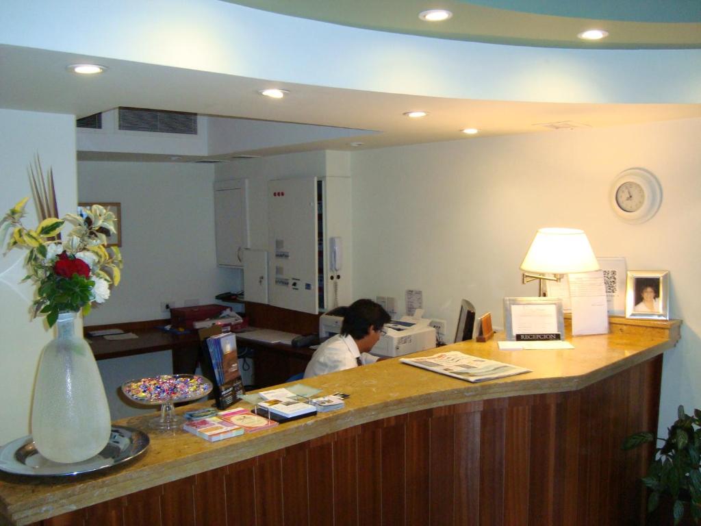 Front desk [24-hour]