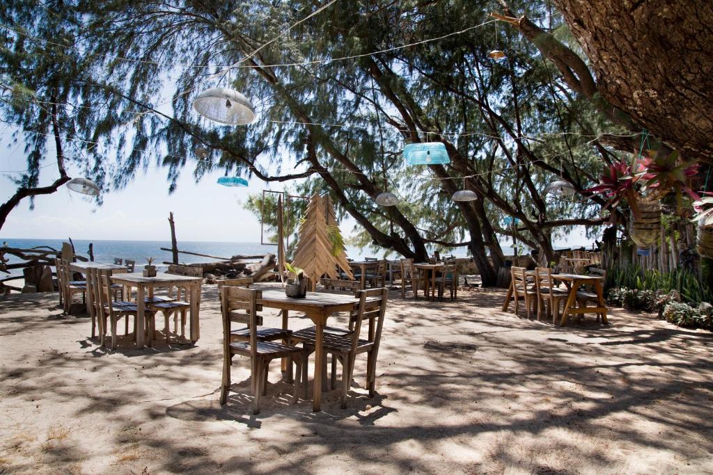 Cemara Beachfront Suite, Mondu