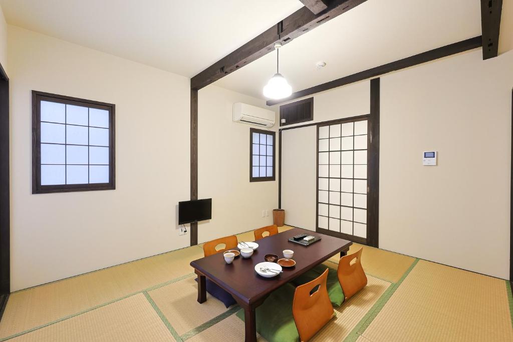 二条 椿や
