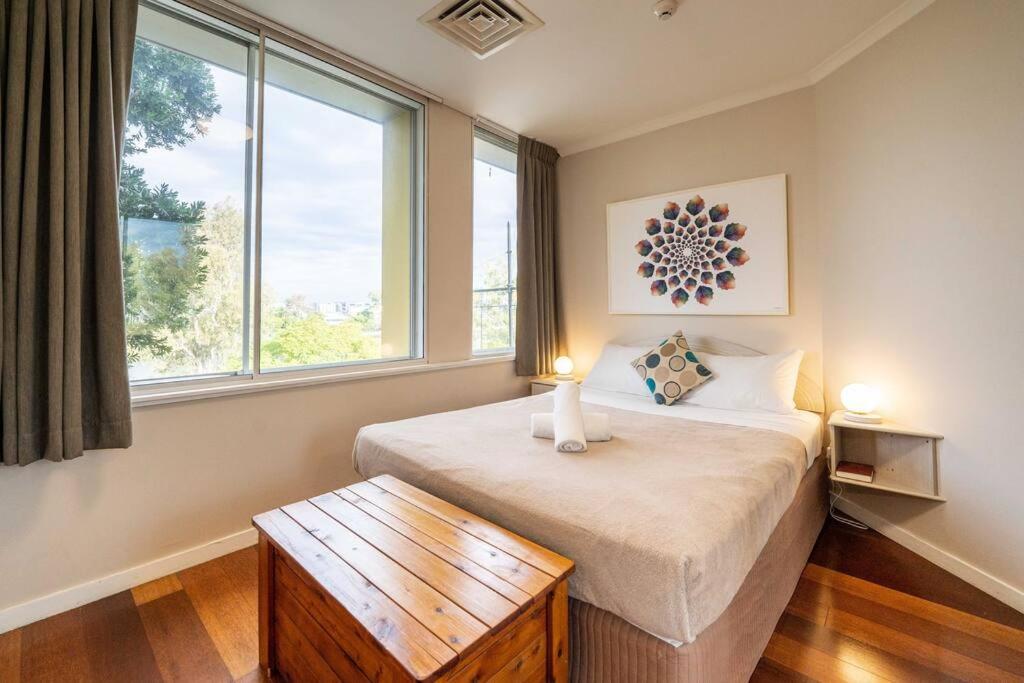 Quaint Auchenflower 1B1B Apt w Parking Close to UQ M5, Brisbane