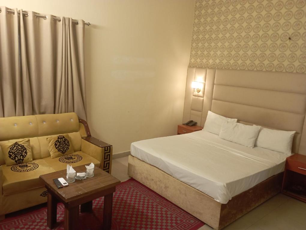 RM Guest House, Lahore