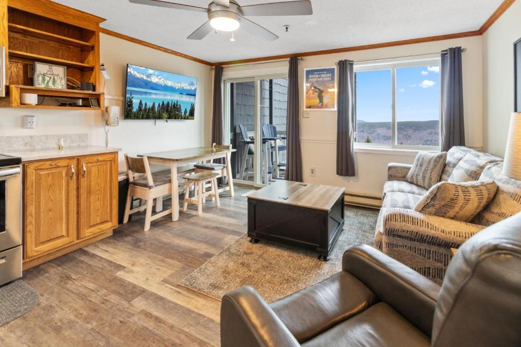 ML184 1st Floor No Elevator EZ Gated Parking WiFi, Snowshoe