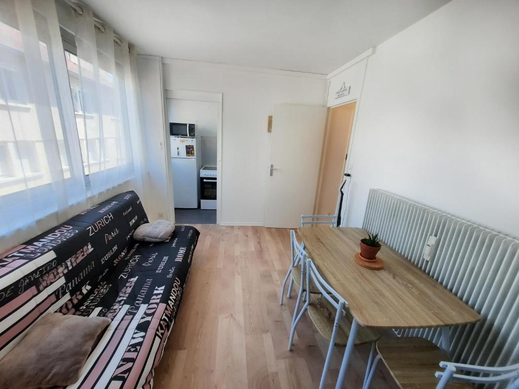 Courtépée - Apt 4 Prs avec balcon en centre ville - 3