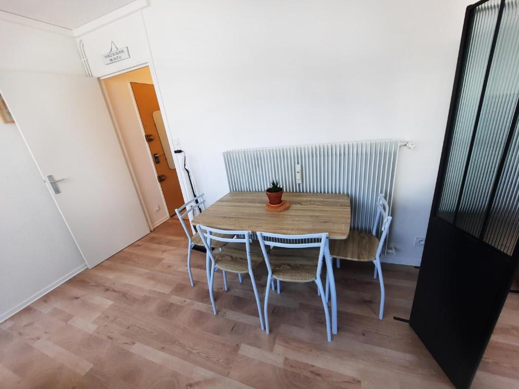 Courtépée - Apt 4 Prs avec balcon en centre ville - 2