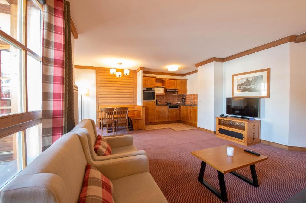 Shared lounge/TV area