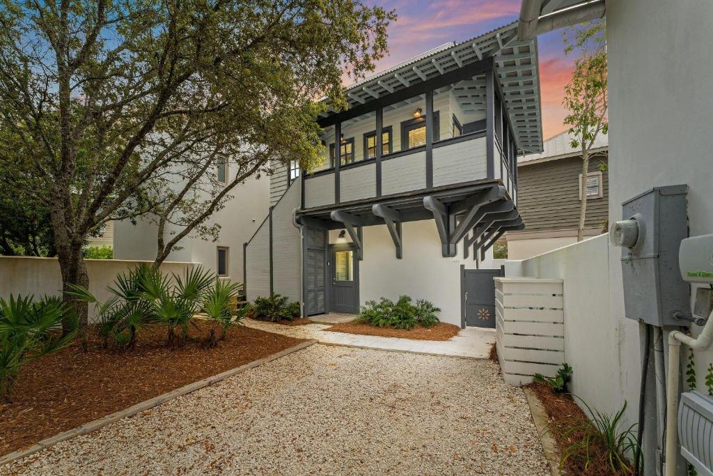 Julia's Carriage House, Rosemary Beach