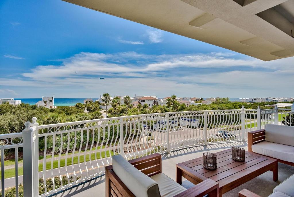 Legacy Alexander at Palm Court, Seacrest