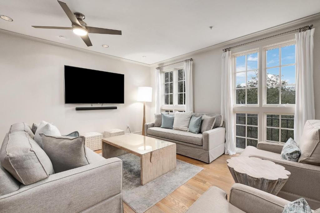 Rose at Mercado, Rosemary Beach