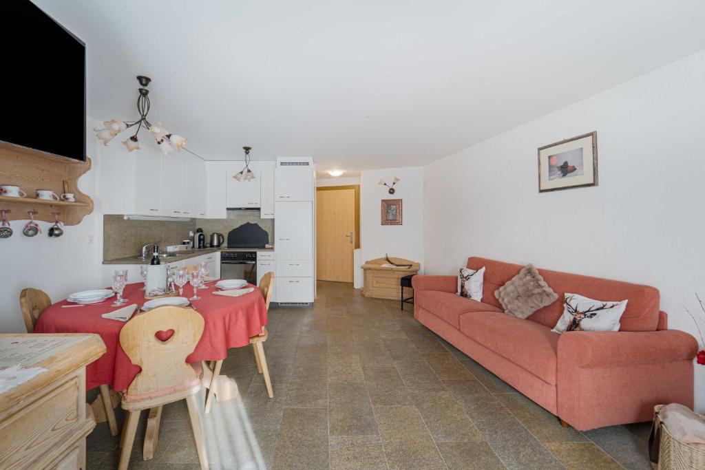 Apartment Chesa Erica 65m2 with private garden - 1