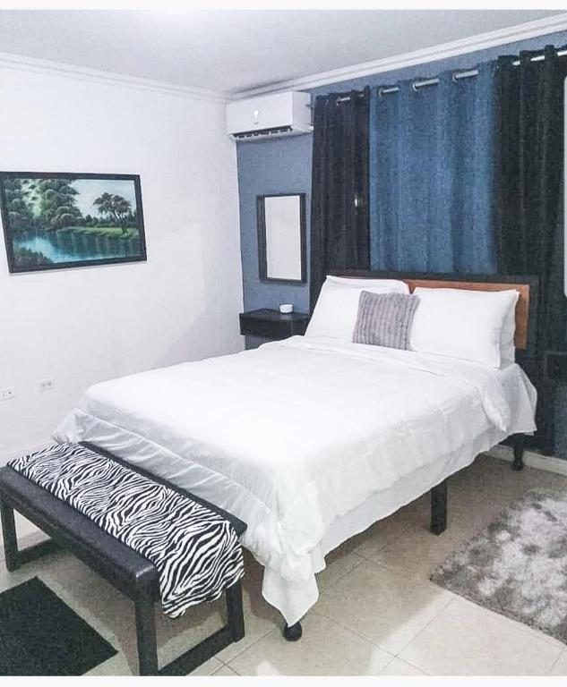 Comfortable & Secure Chateau, Kingston