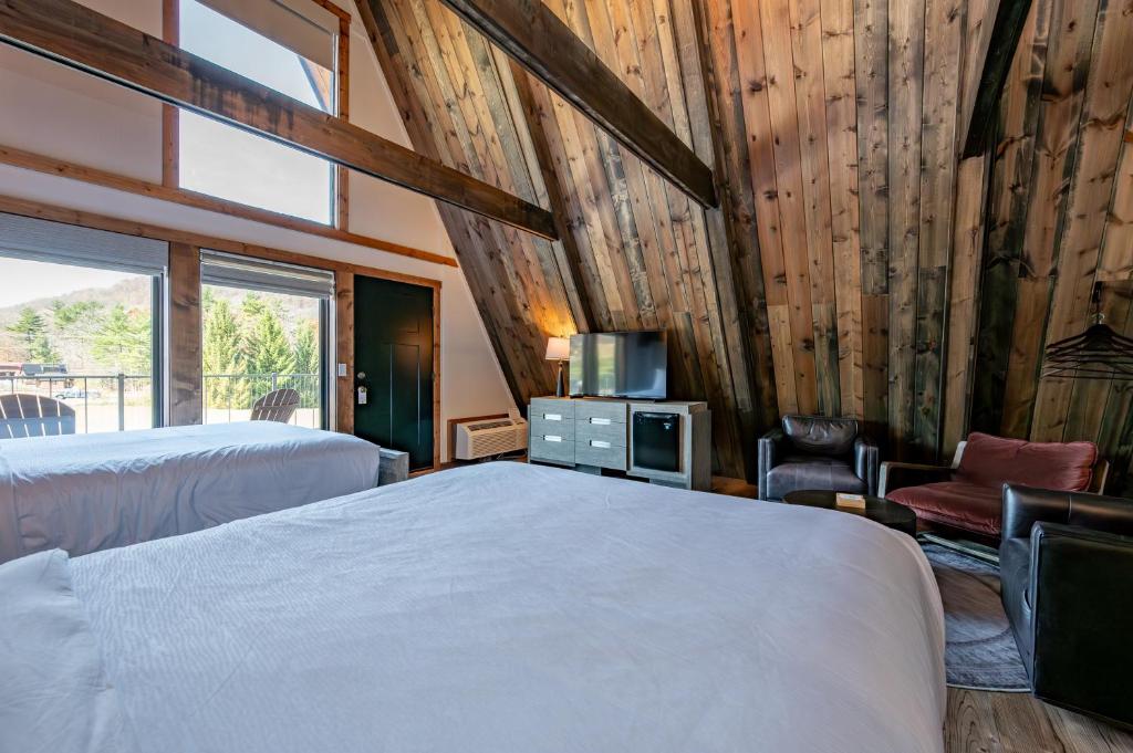 Cove Creek Lodge 수영장