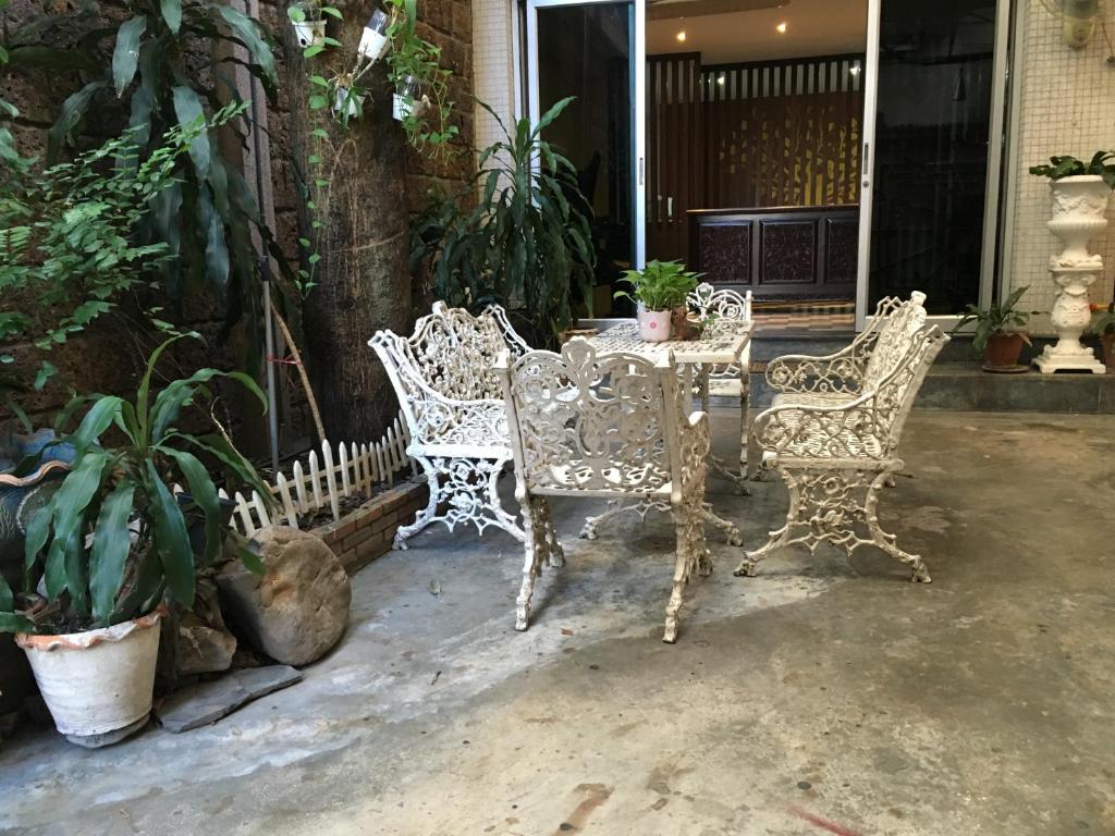 The Grand Palace Hostel