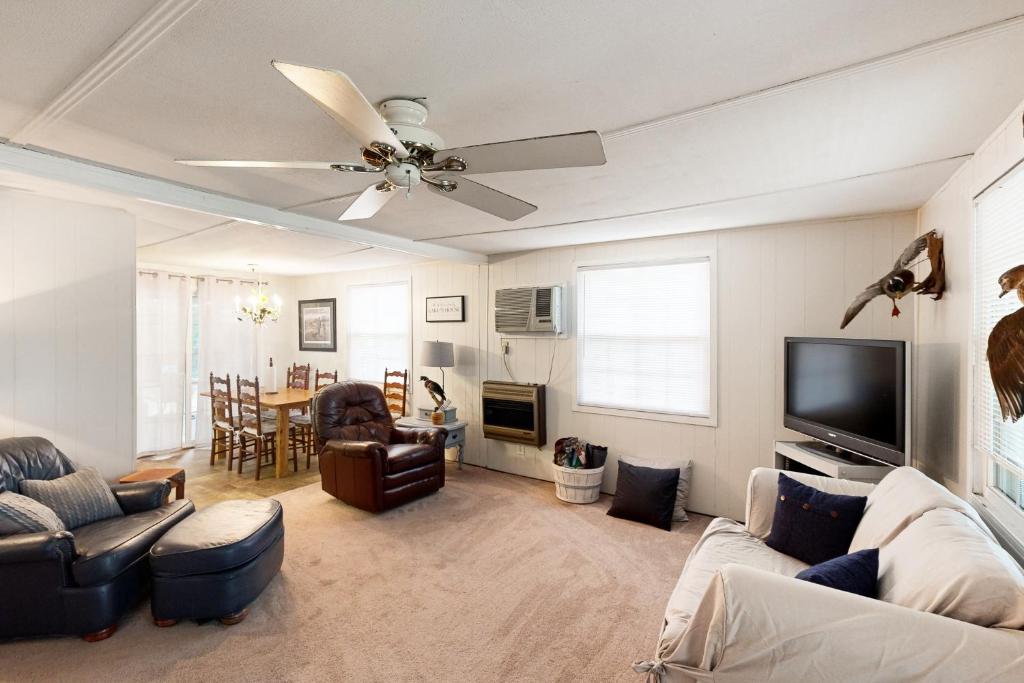 The Lakehouse, Manning