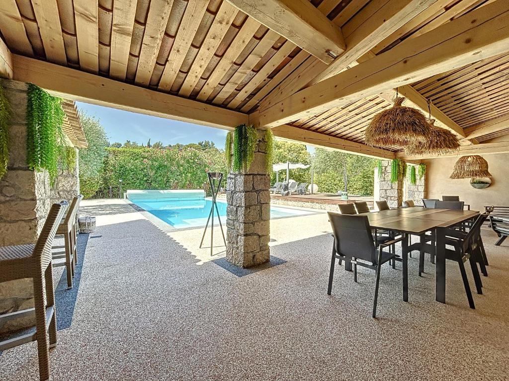 Villa-Piscine-Tennis-Spa-French Riviera - 2