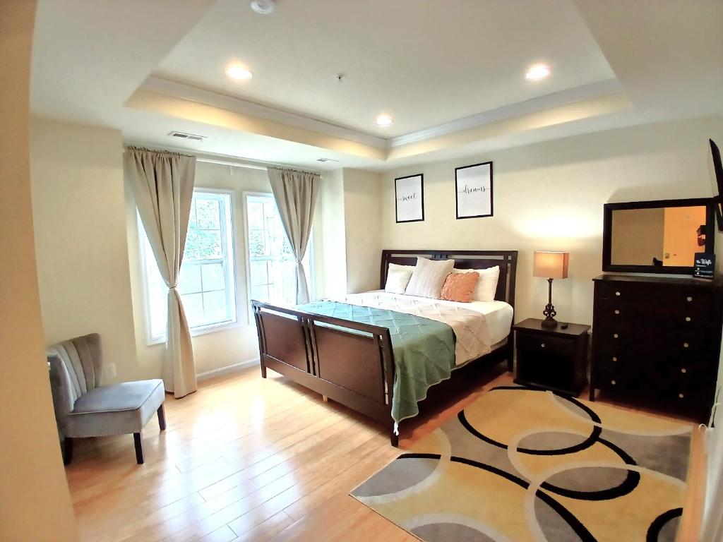 4. Luxury &..