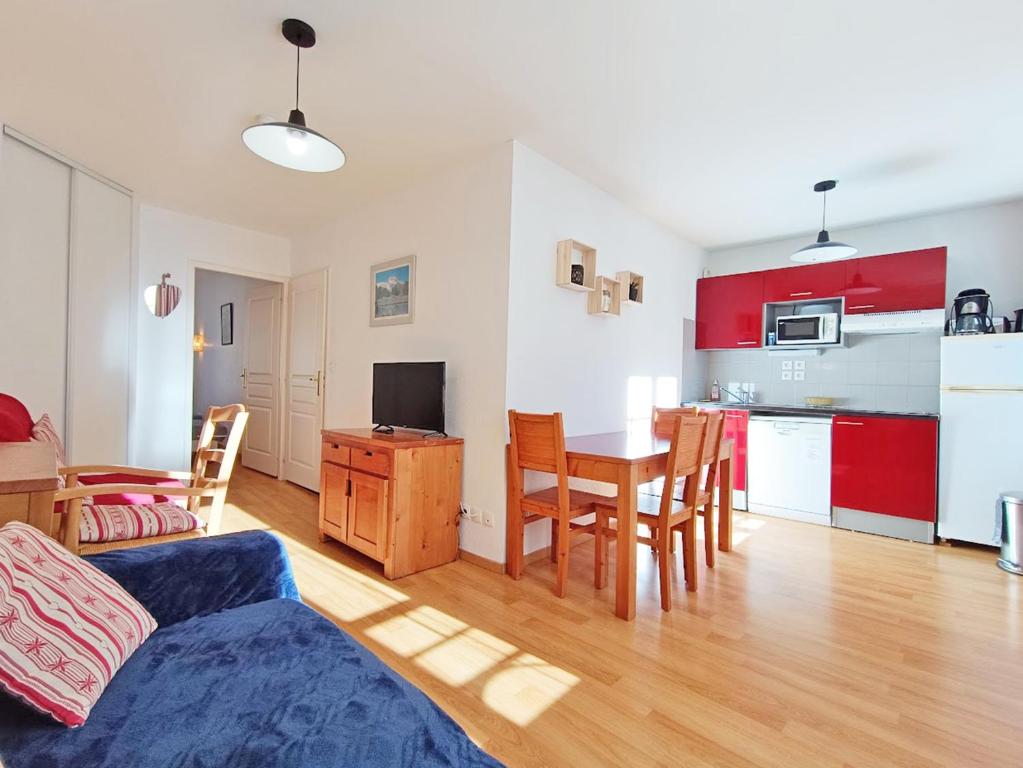 Le Coudon, T2, centre Luchon, wifi, casier à skis, ascenseur, 5 personnes - 2