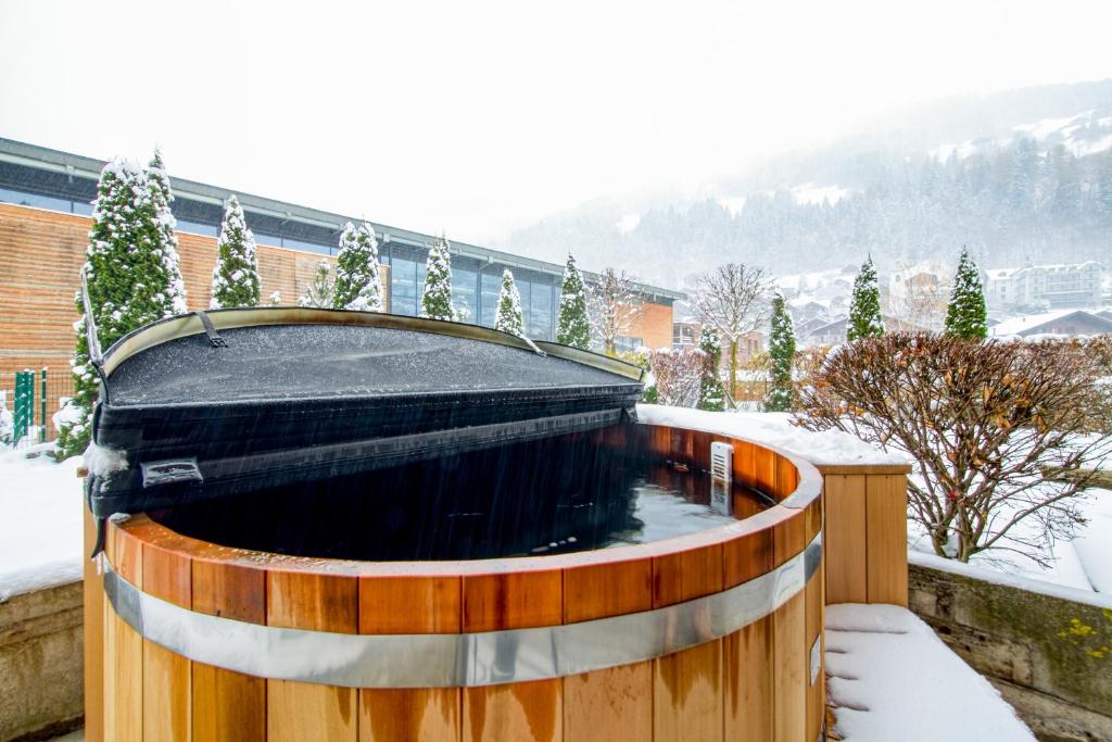 Hot tub and BBQ Lodge 1 - 2