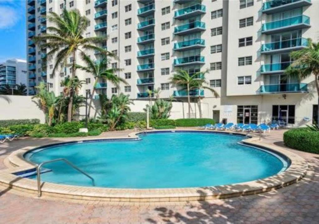 Ocean View and on Ocean 2 Bedroom Low Floor, Hollywood