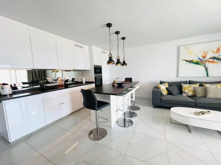 Modern, spacious 3 bedroom apartment with sea view - 4