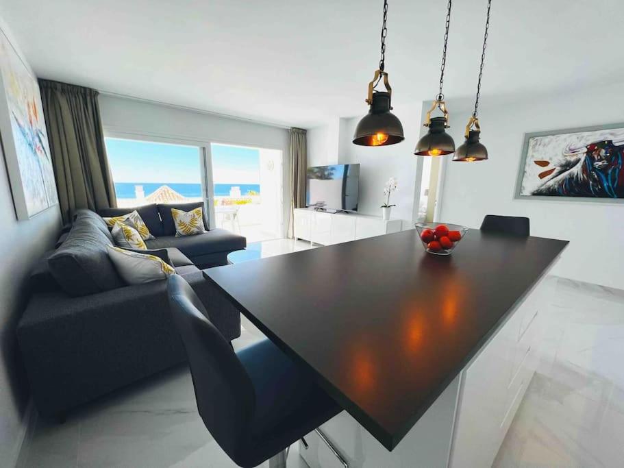 Modern, spacious 3 bedroom apartment with sea view - 3