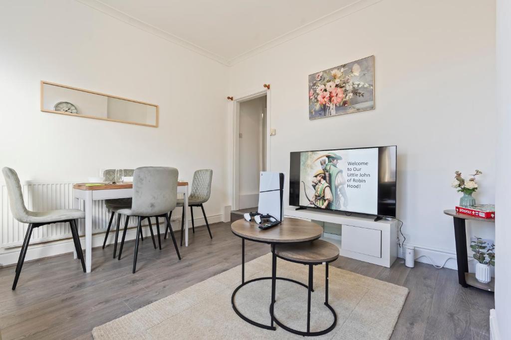 Little John of Robin Hood's Place II PS5 II Foosball Table, Nottingham