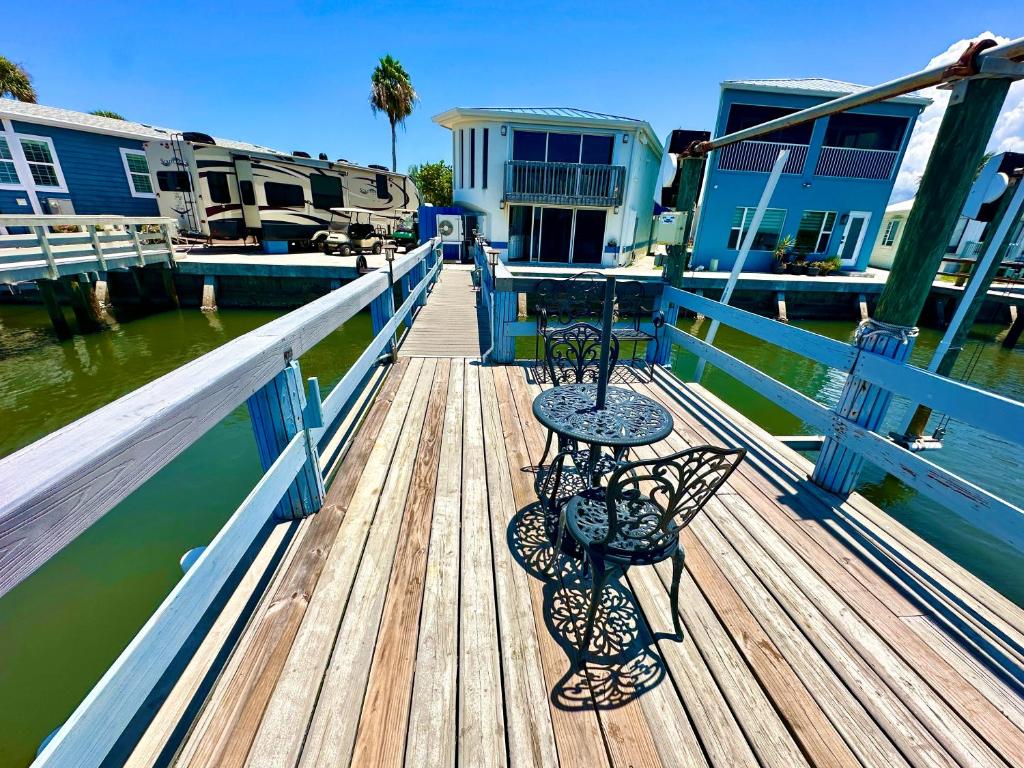 Toujours Pret, Jensen Beach