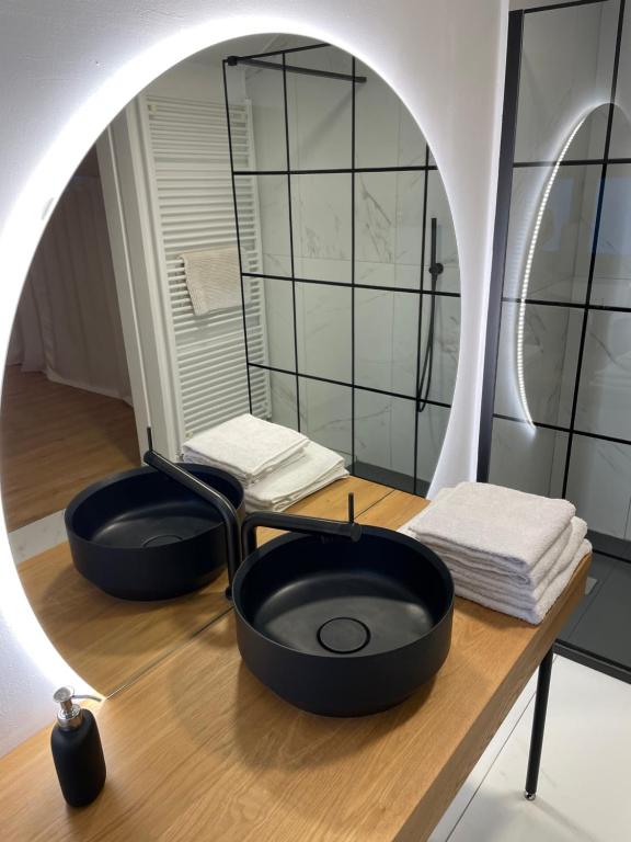 L'Entre-Temps, Xhendelesse