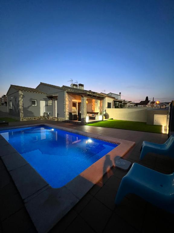 Casa en L Escala con piscina y WIFI free - 1