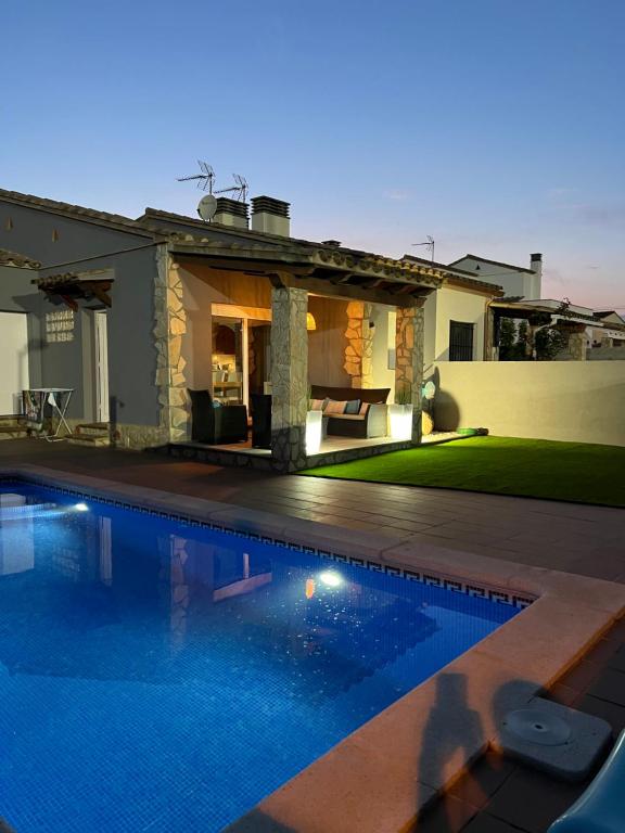 Casa en L Escala con piscina y WIFI free - 2