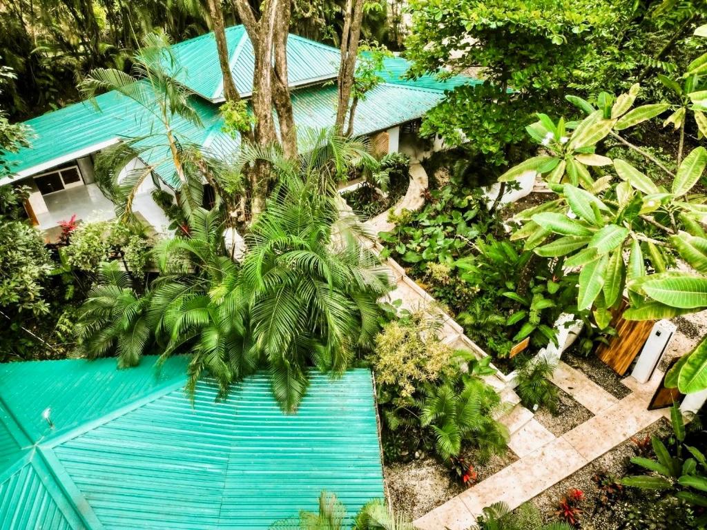 Exterior view, Makanas Beach Bungalows in Santa Teresa