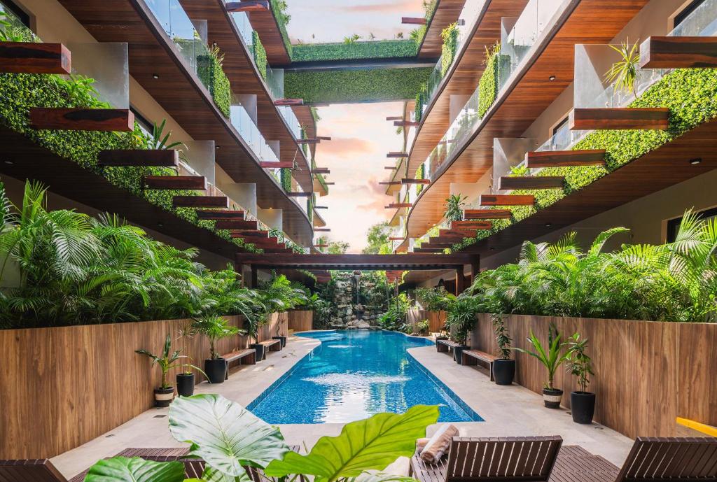 Central 2BR Sun Lover's Nest w Gym Rooftop SPA - 2