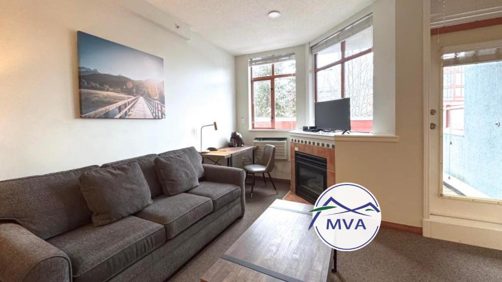 Alpenglow Lodge Large Studio with Dedicated Work Space by MVA, Whistler